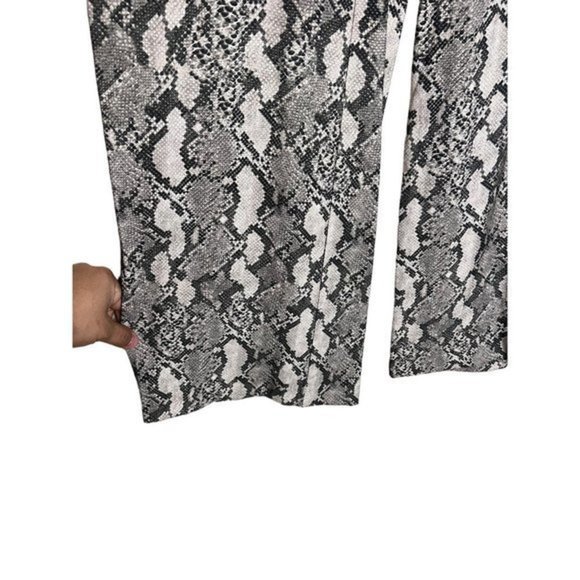 NEW H&M gray snake print flare wide leg pants size 4 - Picture 8 of 10